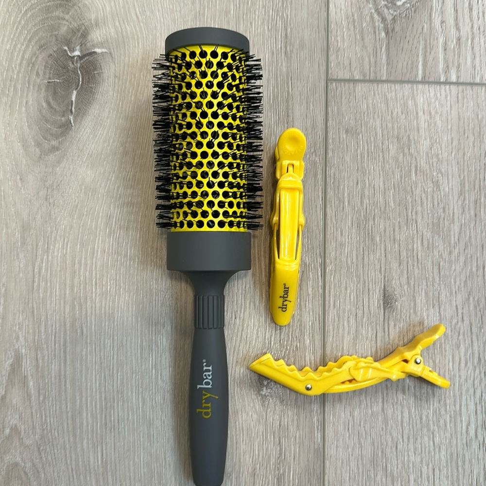 🆕 Drybar Half Pint Roller Brush (never used) + 2 clips